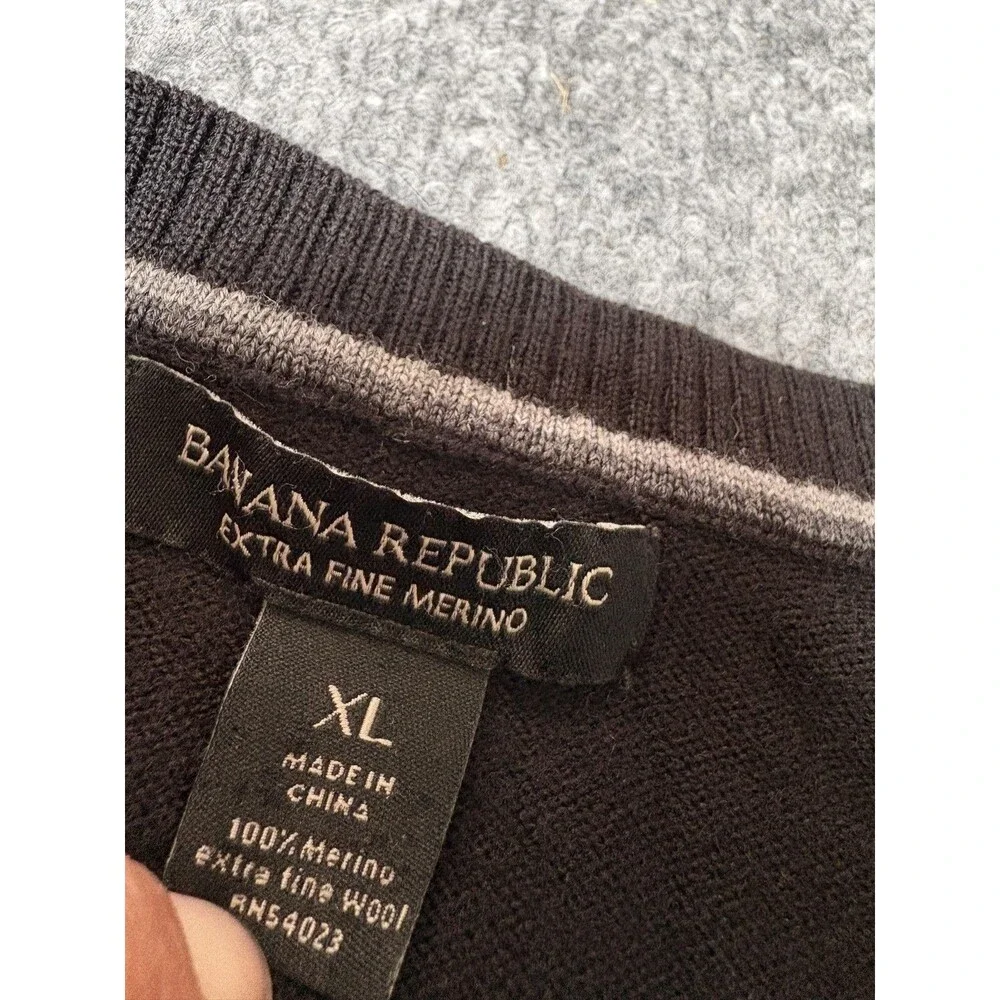 Banana Republic Sweater Mens XL Black V-Neck Merino Wool Lightweight Pullover